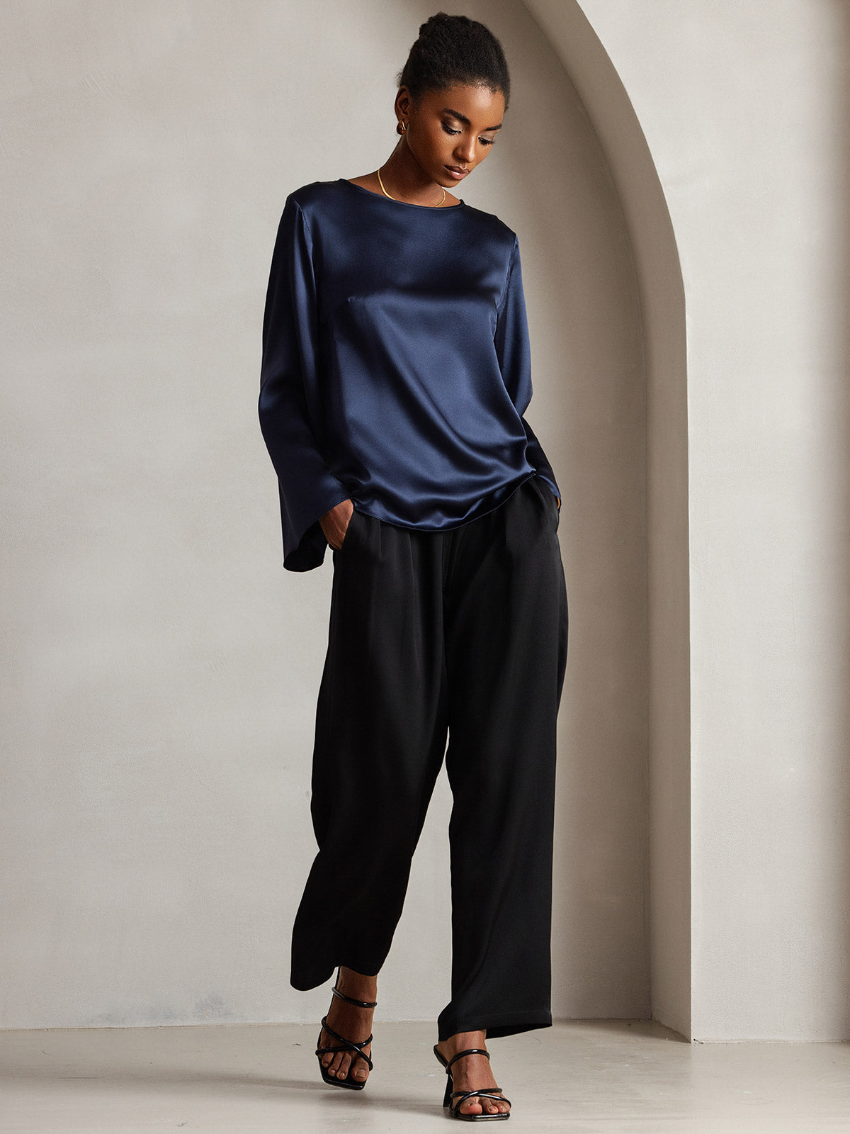 [أزرق غامق] SilkSilky-SA 19Momme الحرير رقبة مستديرة تي شيرت نسائية 004,