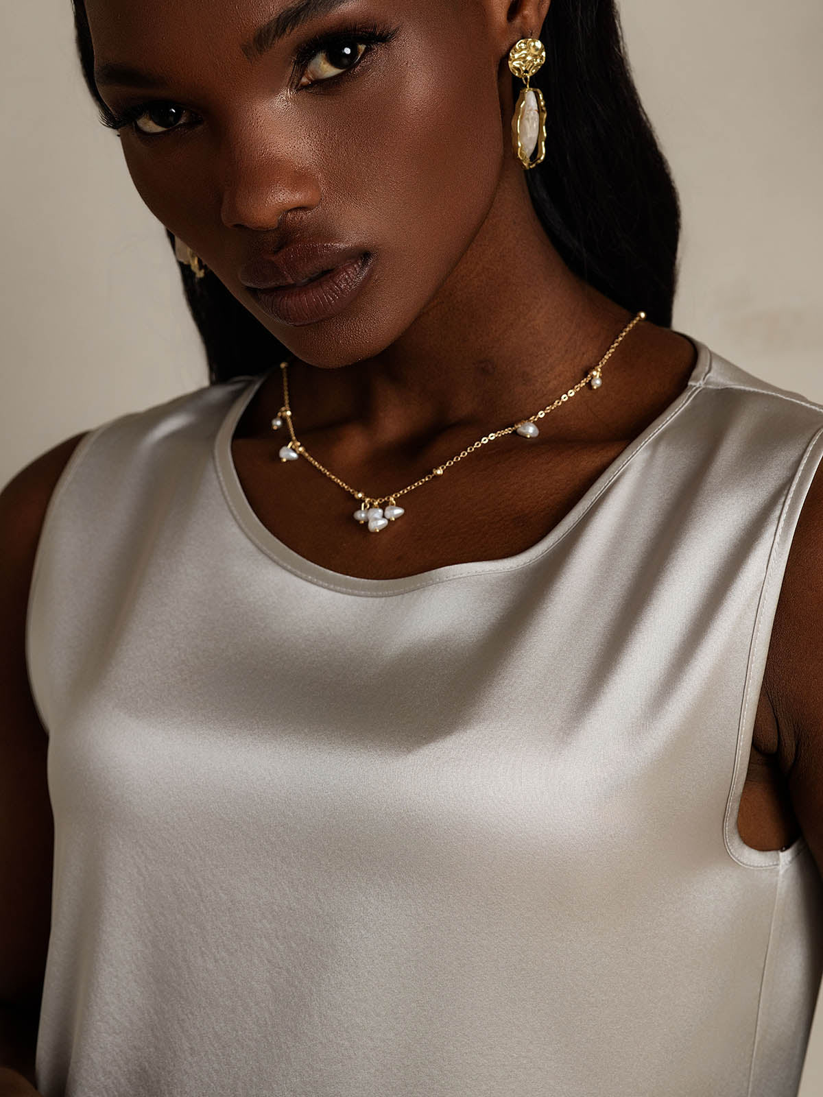 [رمادي فاتح] SilkSilky-SA 19Momme الحرير رقبة مستديرة كامي 008,