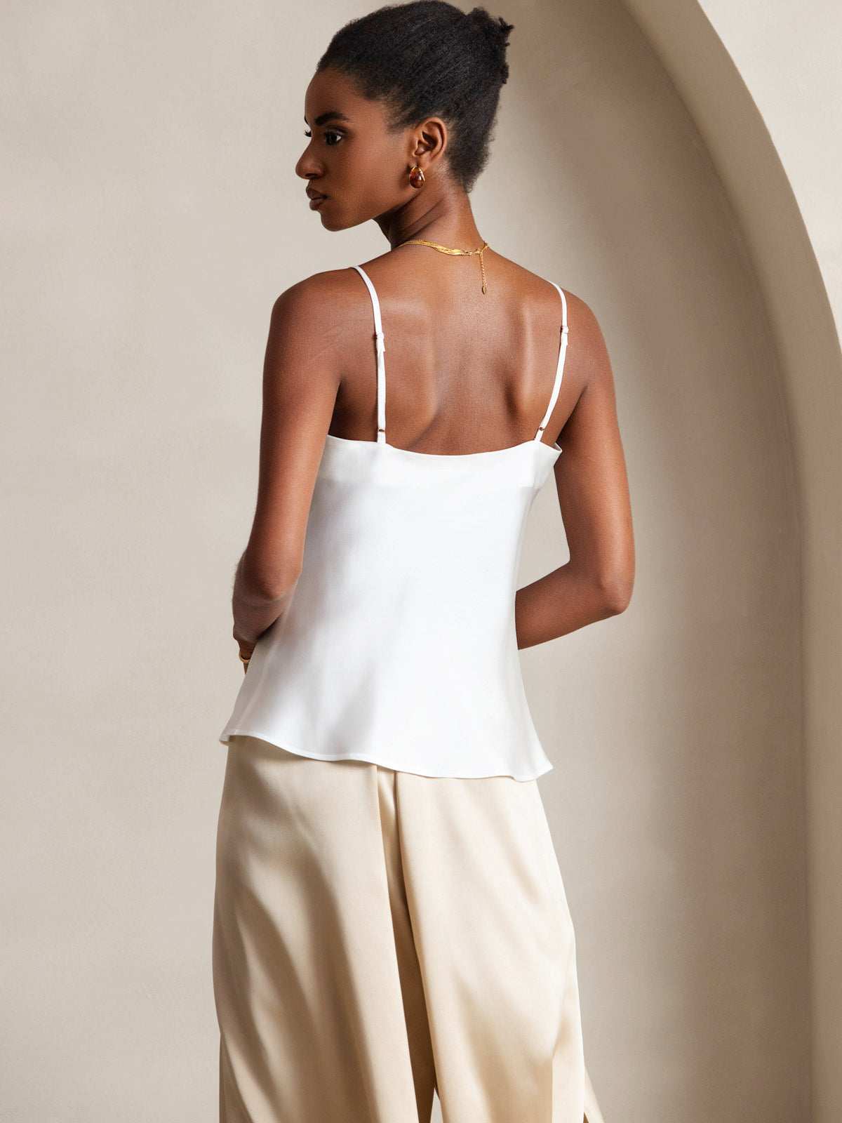 [أبيض] SilkSilky-SA الحرير الخالص رقبة على شكل حرف V كامي 002,