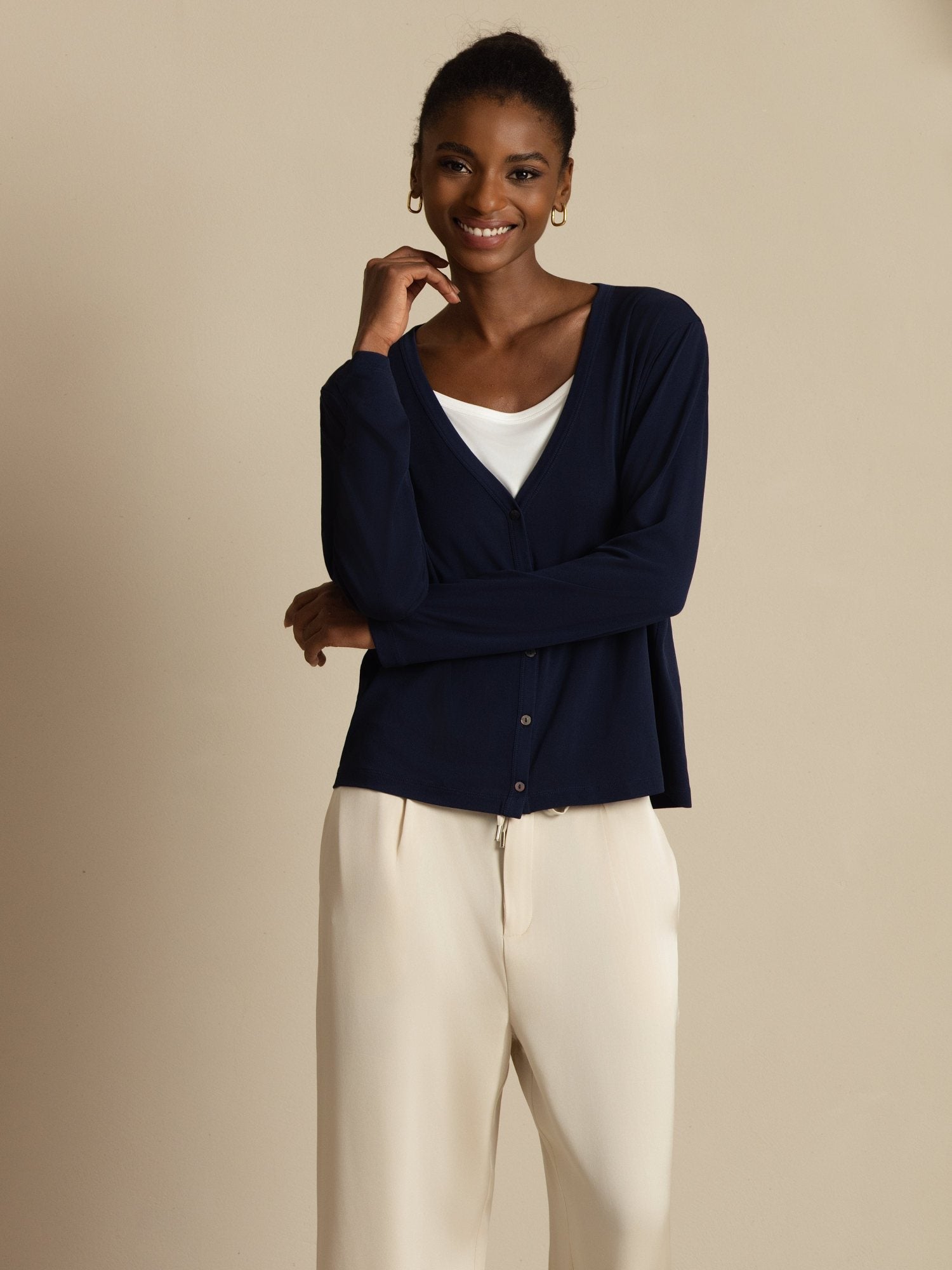 [أزرقغامق] SilkSilky-SA 19Momme الأكمام الطويلة رقبة على شكل حرف V كارديجان نسائي 004