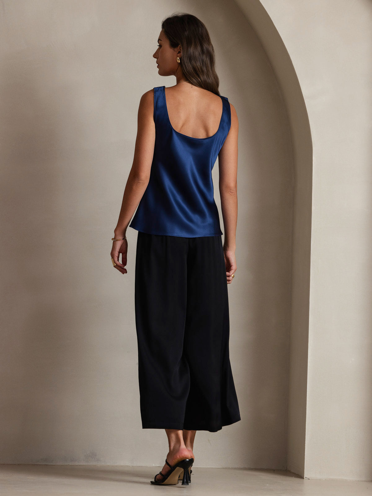 [أزرق غامق] SilkSilky-SA 19Momme الحرير رقبة على شكل حرف U كامي 002,