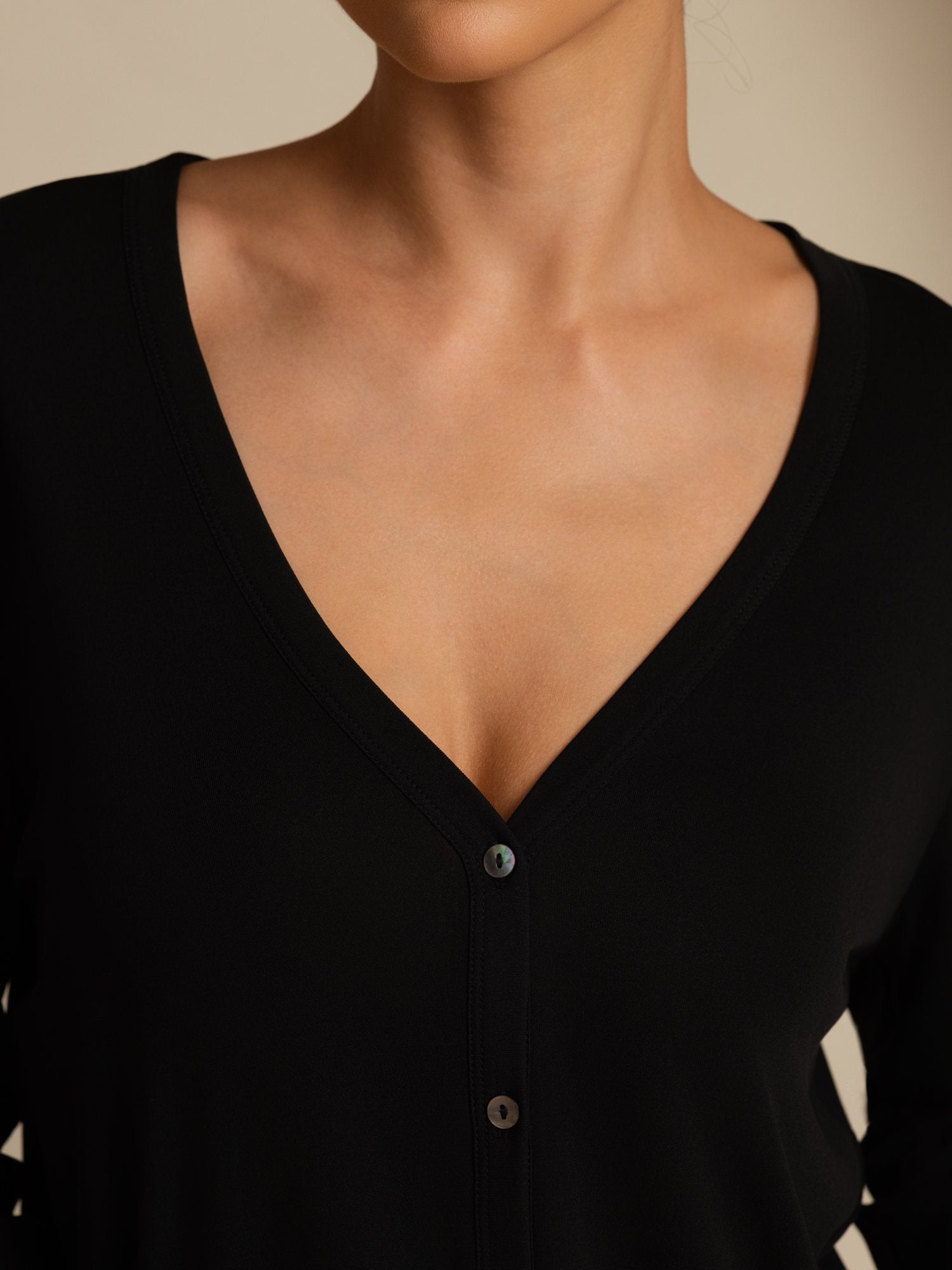 [أسود] SilkSilky-SA 19Momme الأكمام الطويلة رقبة على شكل حرف V كارديجان نسائي 005