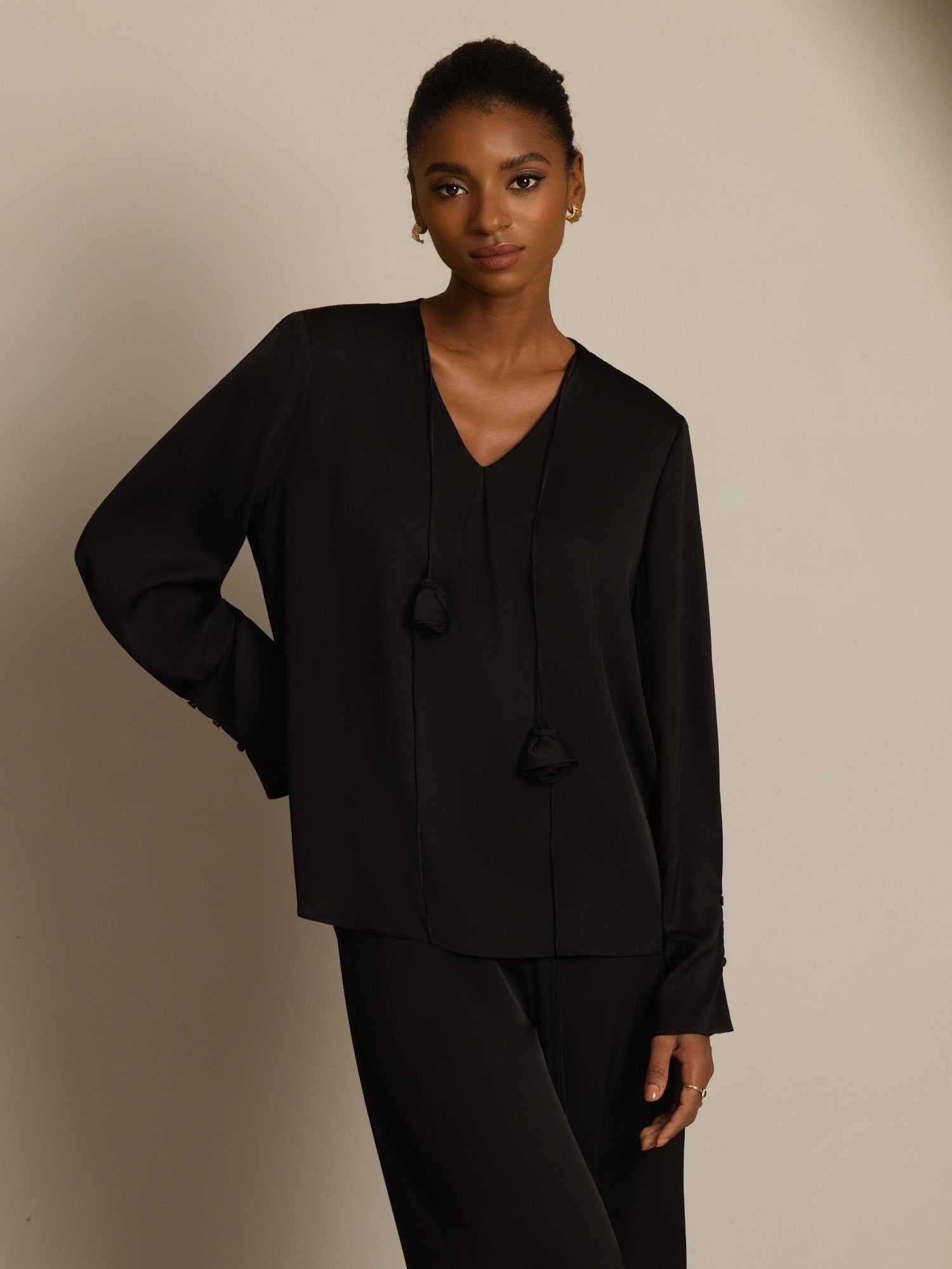 [أسود] SilkSilky-SA 19Momme الحرير الأكمام الطويلة رقبة على شكل حرف V بلوزة 003