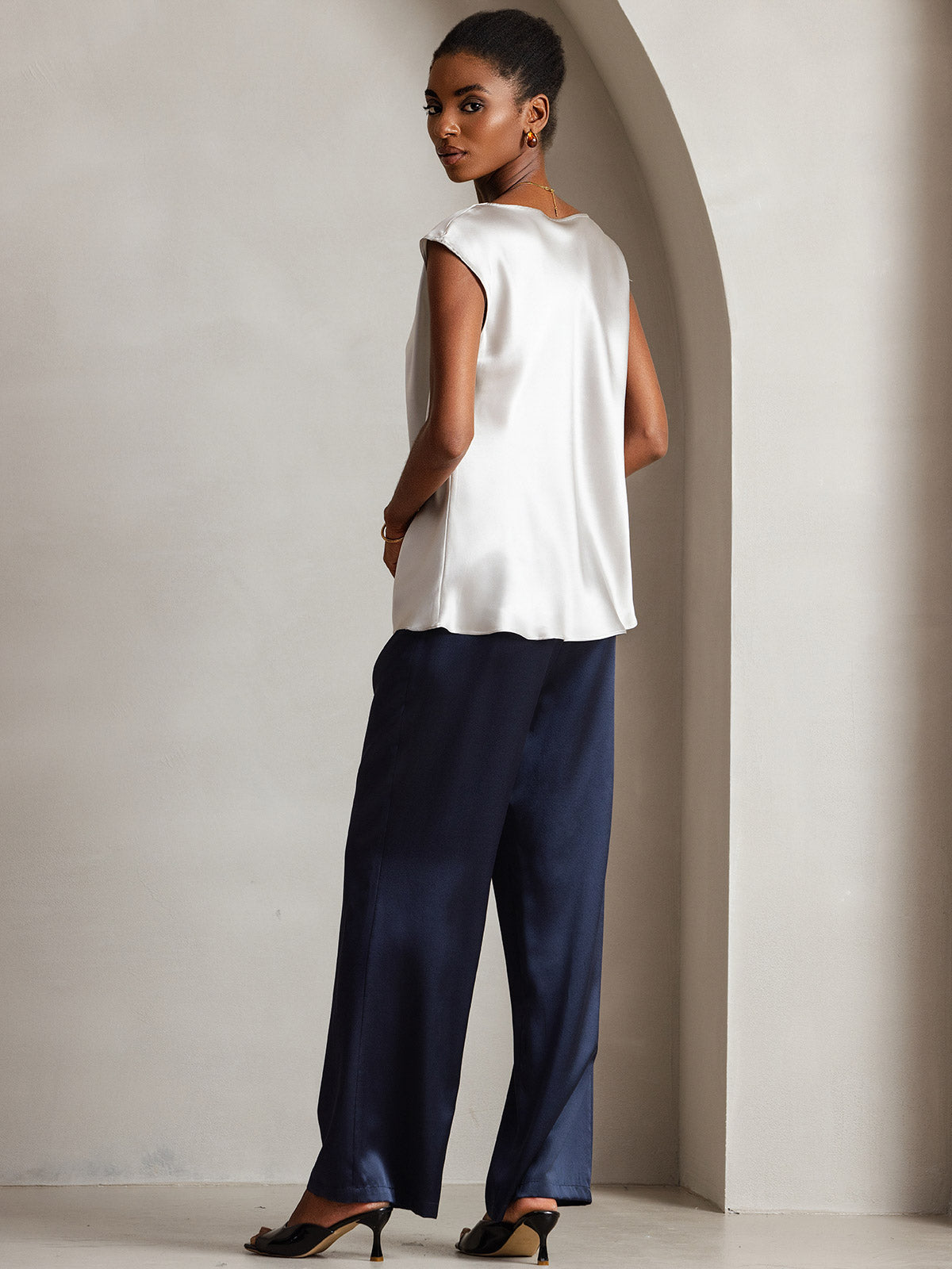 [رمادي فاتح] SilkSilky-SA 19Momme الحرير فتحة عنق بثنيات ملفوفة تي شيرت نسائية 004,