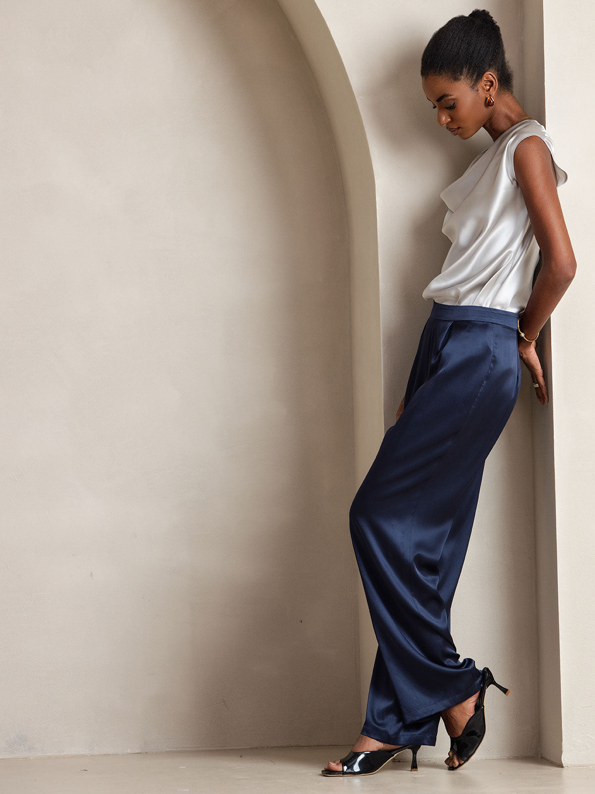 [رمادي فاتح] SilkSilky-SA 19Momme الحرير فتحة عنق بثنيات ملفوفة تي شيرت نسائية 007,