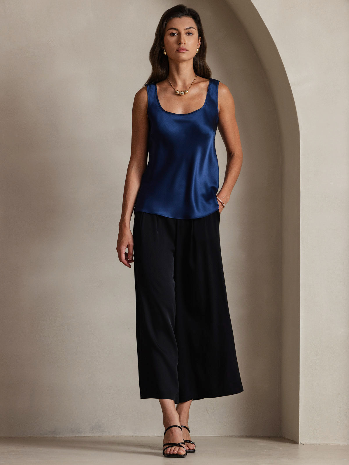 [أزرق غامق] SilkSilky-SA 19Momme الحرير رقبة على شكل حرف U كامي 007,