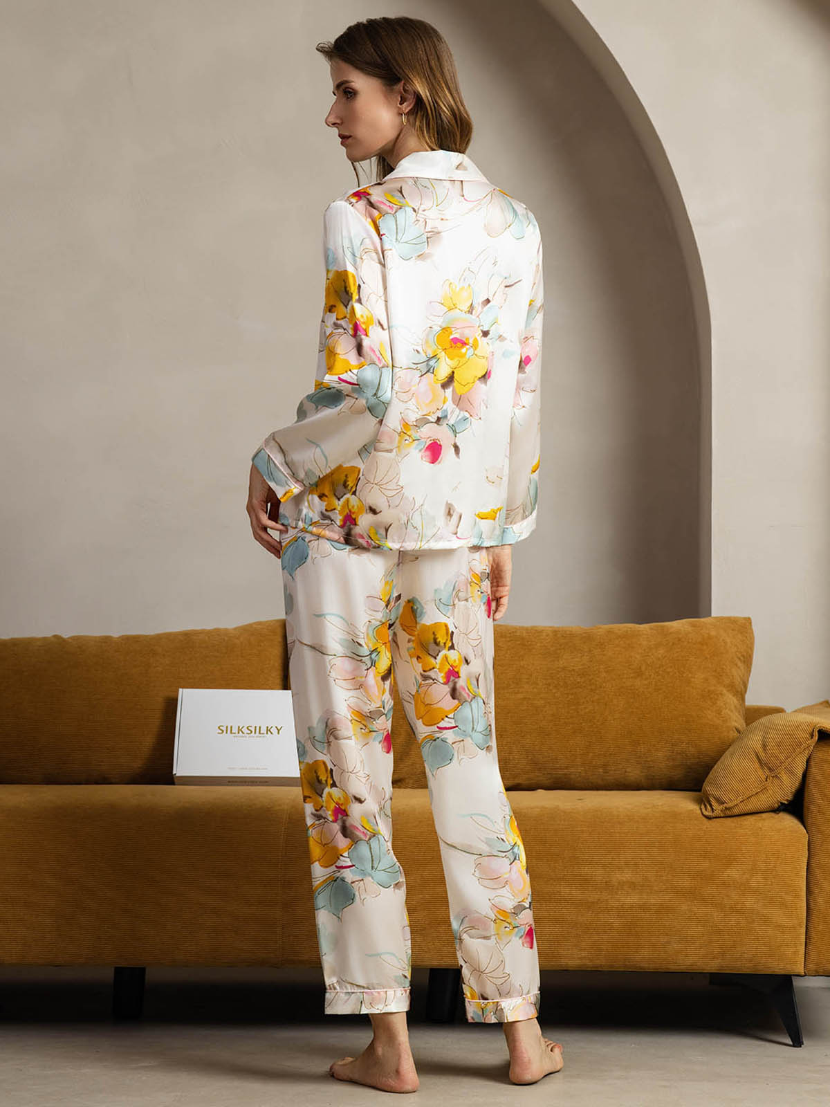 [حبر الأوركيد] SilkSilky-SA الحرير الخالص Notch Collar طقم بيجامة نسائي 002,