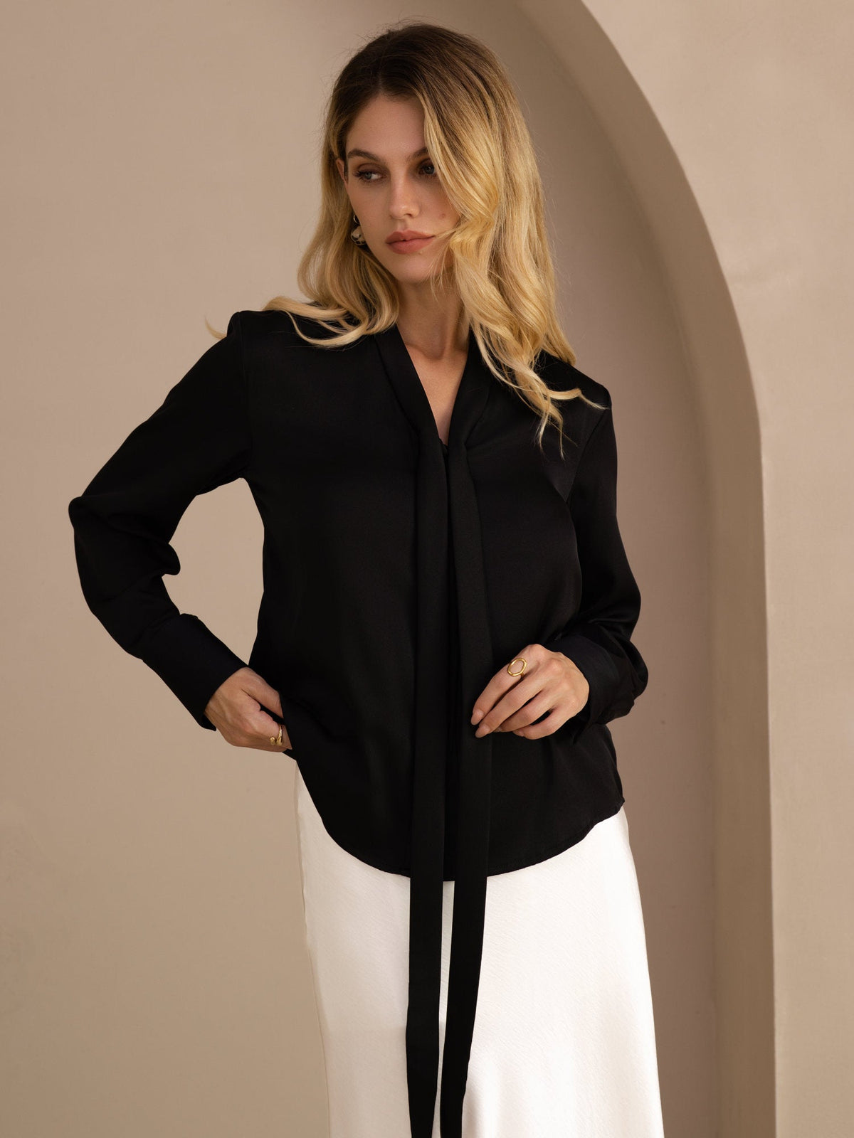 [أسود] SilkSilky-SA Long Sleeve Tie Neck بلوزات نسائية 002