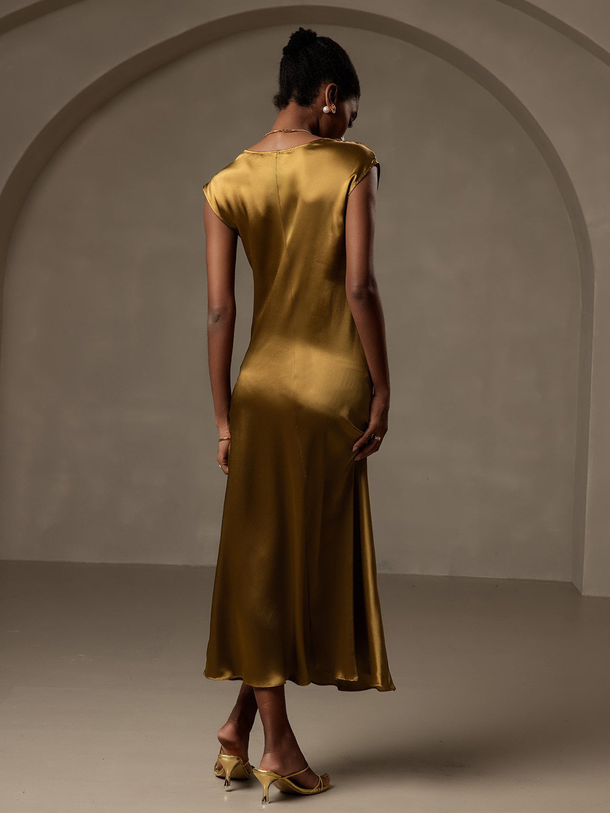 [بني] SilkSilky-SA 19Momme الحرير بدون أكمام رقبة مستديرة فساتين نسائية 002