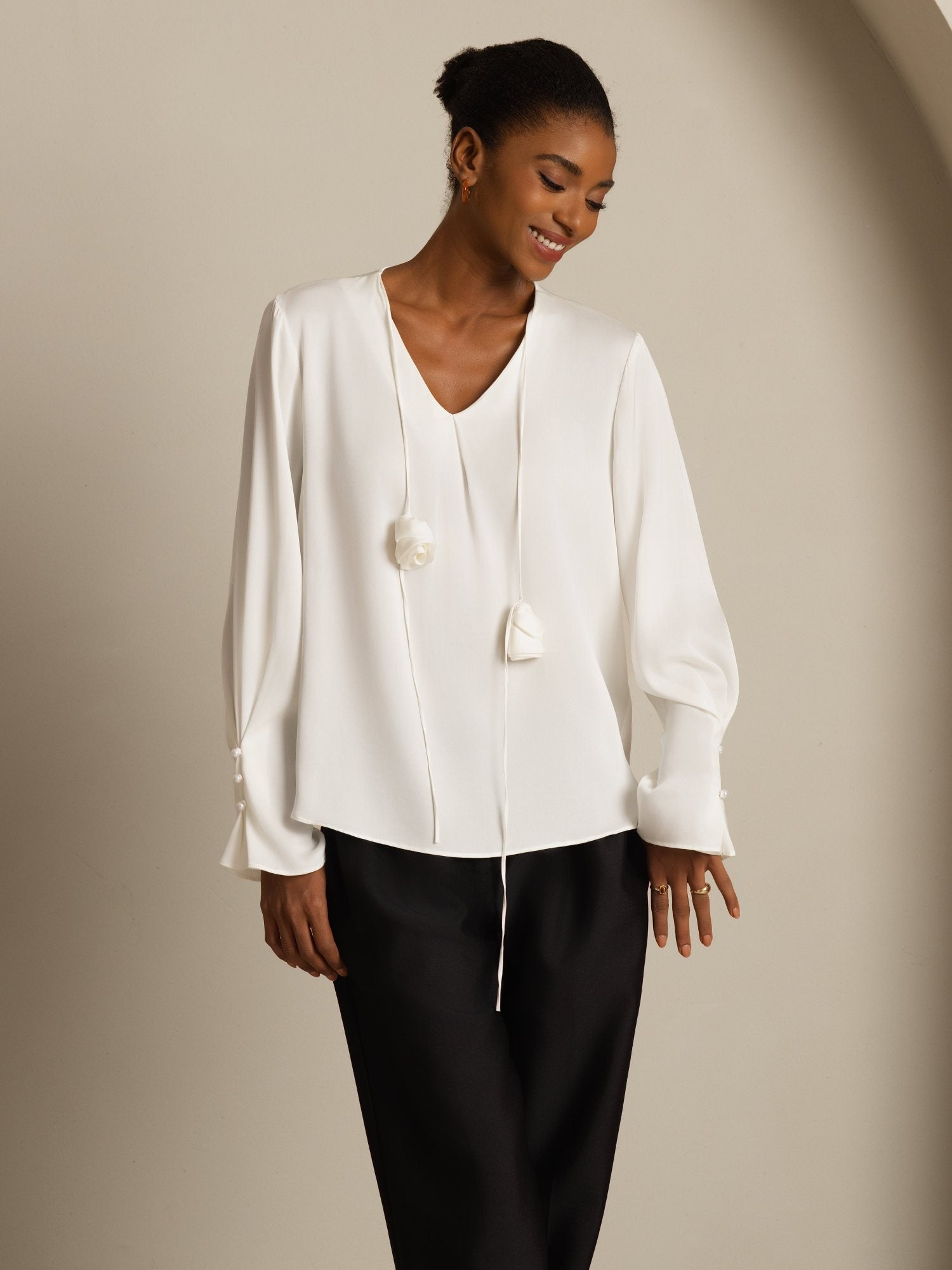 [أبيض] SilkSilky-SA 19Momme الحرير الأكمام الطويلة رقبة على شكل حرف V بلوزة 005