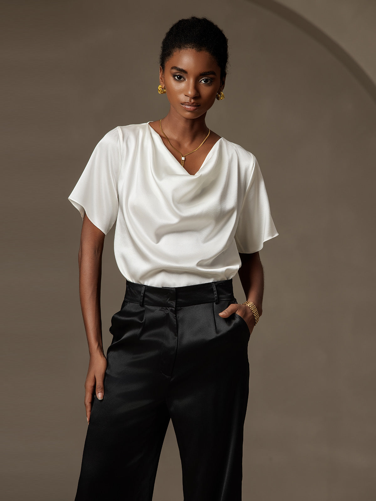 [أبيض] SilkSilky-SA 19Momme الحرير الأكمام القصيرة فتحة عنق بثنيات ملفوفة بلوزة 004