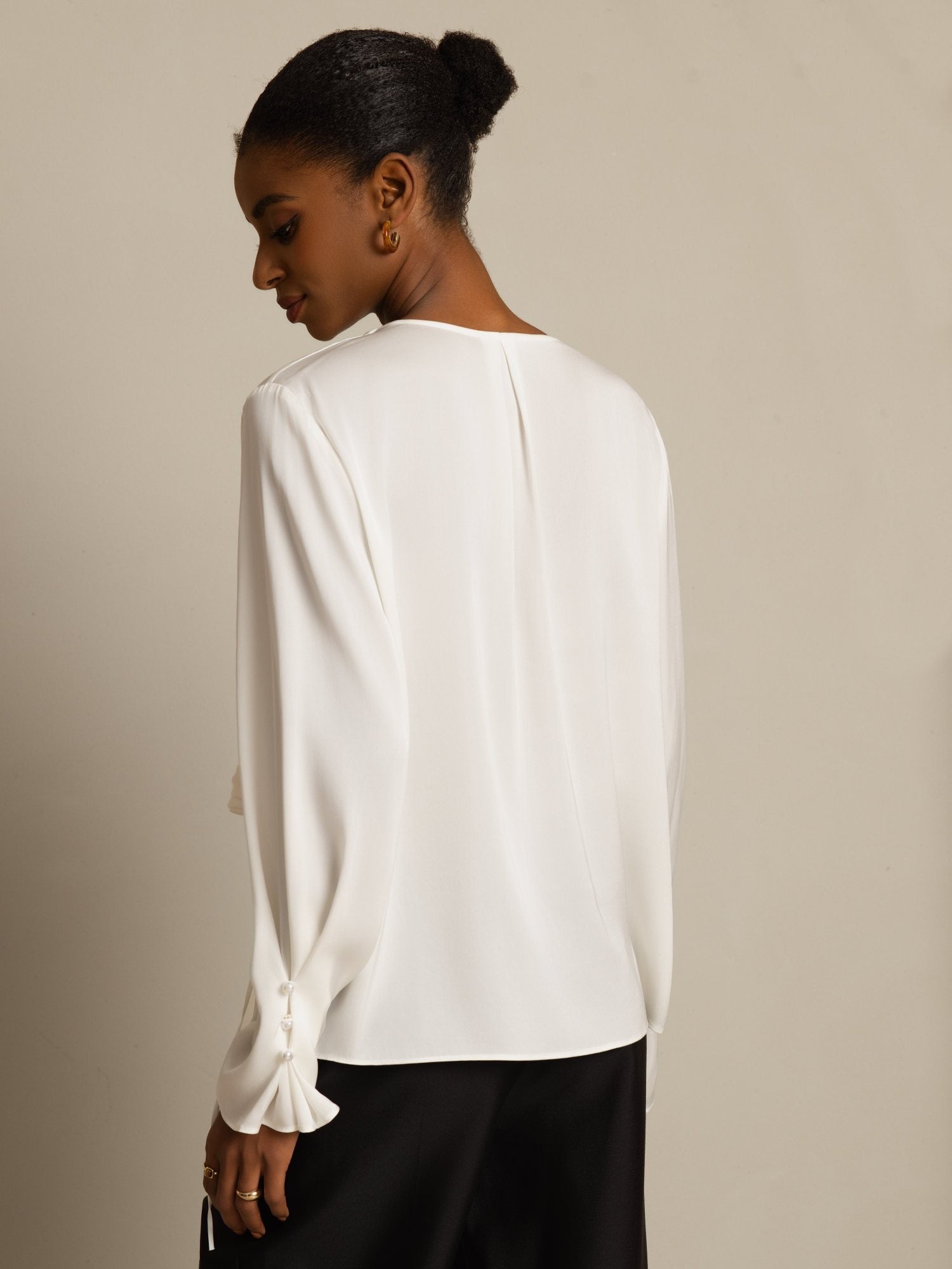 [أبيض] SilkSilky-SA 19Momme الحرير الأكمام الطويلة رقبة على شكل حرف V بلوزة 002