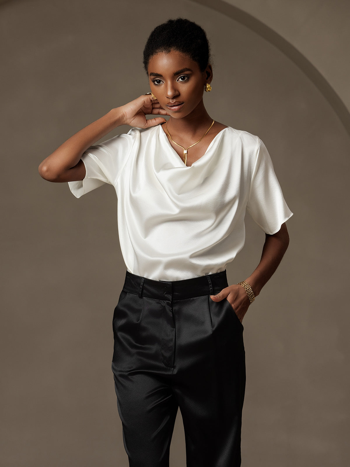 [أبيض] SilkSilky-SA 19Momme الحرير الأكمام القصيرة فتحة عنق بثنيات ملفوفة بلوزة 005