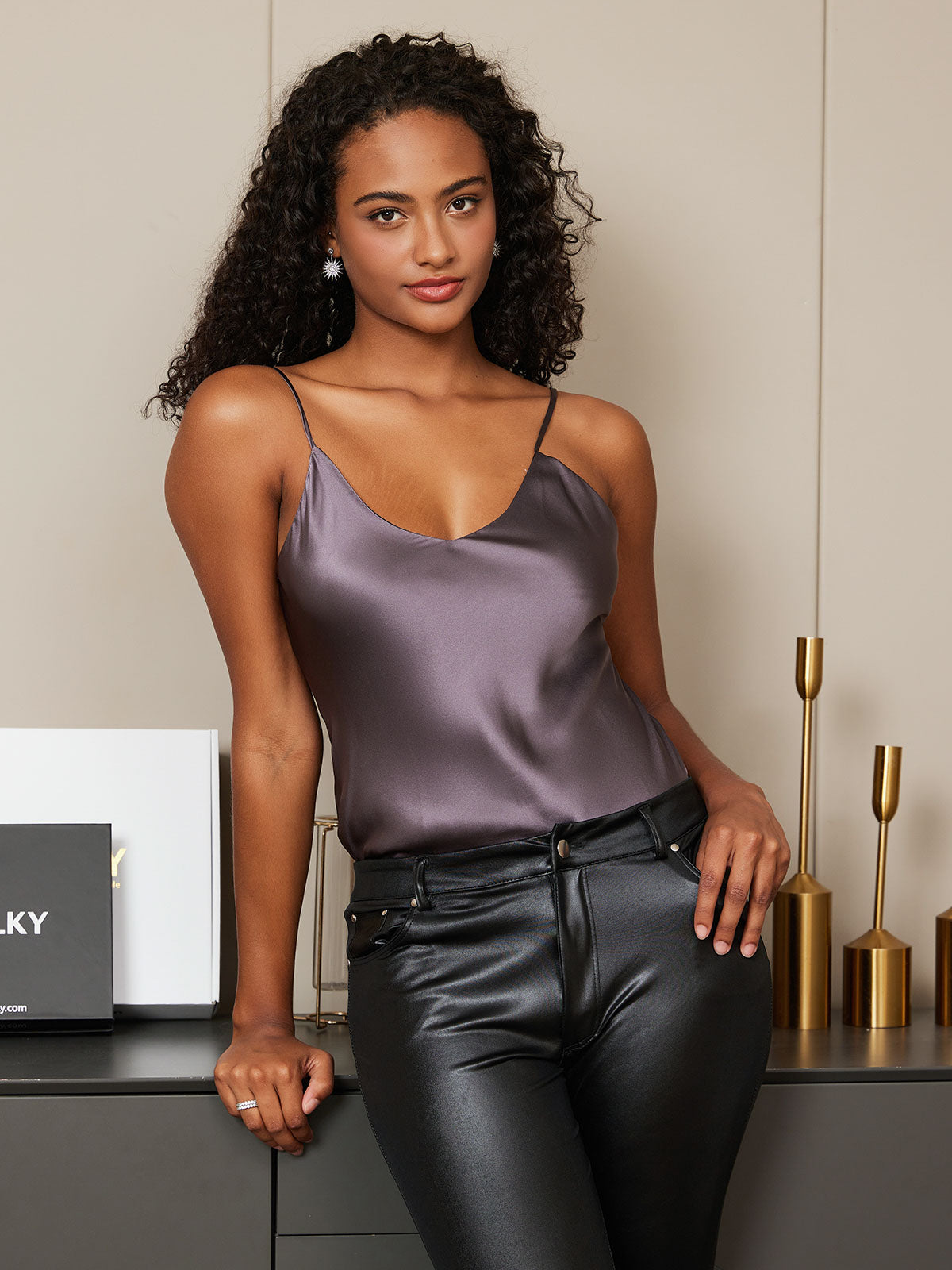 [رمادي أرجواني] SilkSilky-SA الحرير الخالص بدون أكمام رقبة على شكل حرف V كامي 004