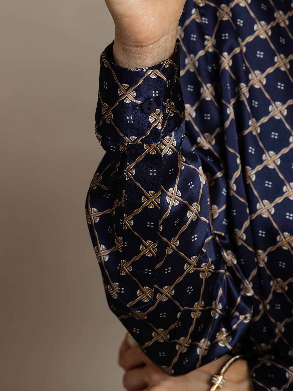 [سلسلة كحلي] SilkSilky-SA الحرير الأكمام الطويلة الياقة بلايز نسائية 003